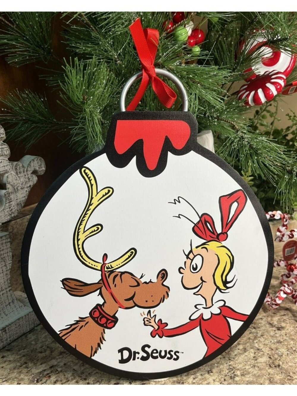 Dr. Seuss How the Grinch Stole Christmas Cindy Lou & Max Round Ornament Sign U85